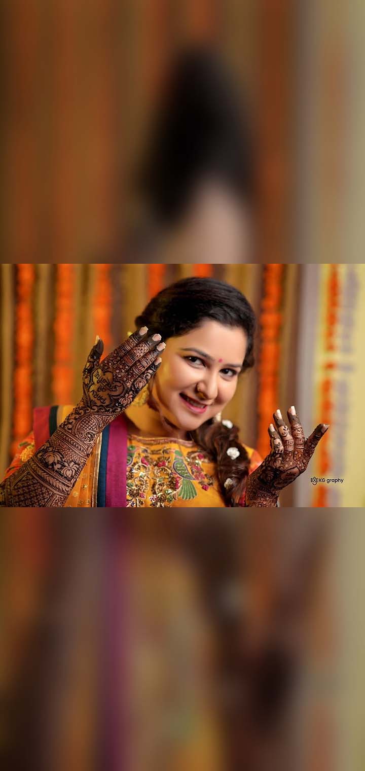 KG graphy Pose Image