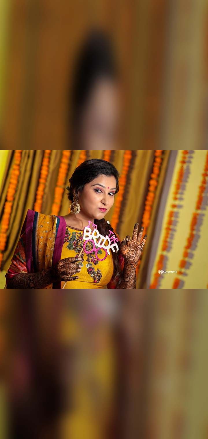 KG graphy Pose Image