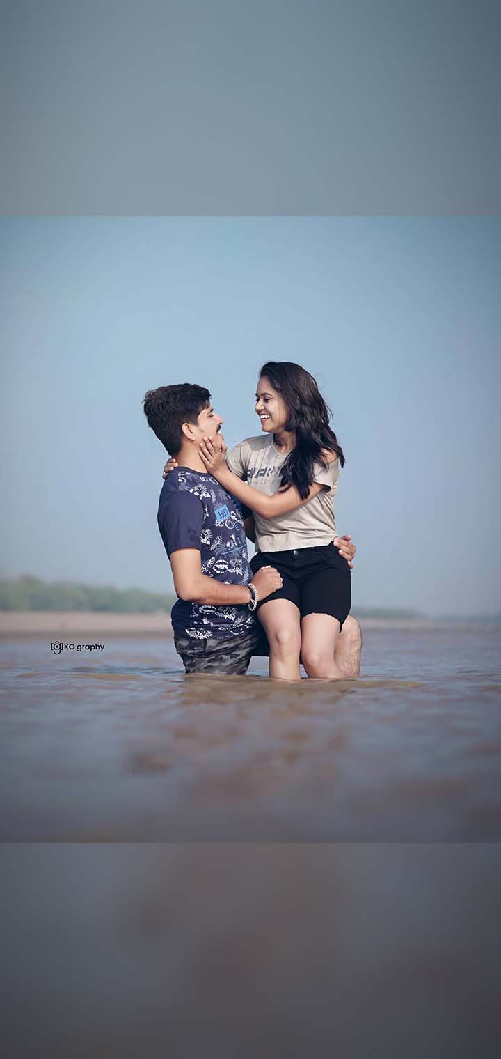 KG graphy Pose Image