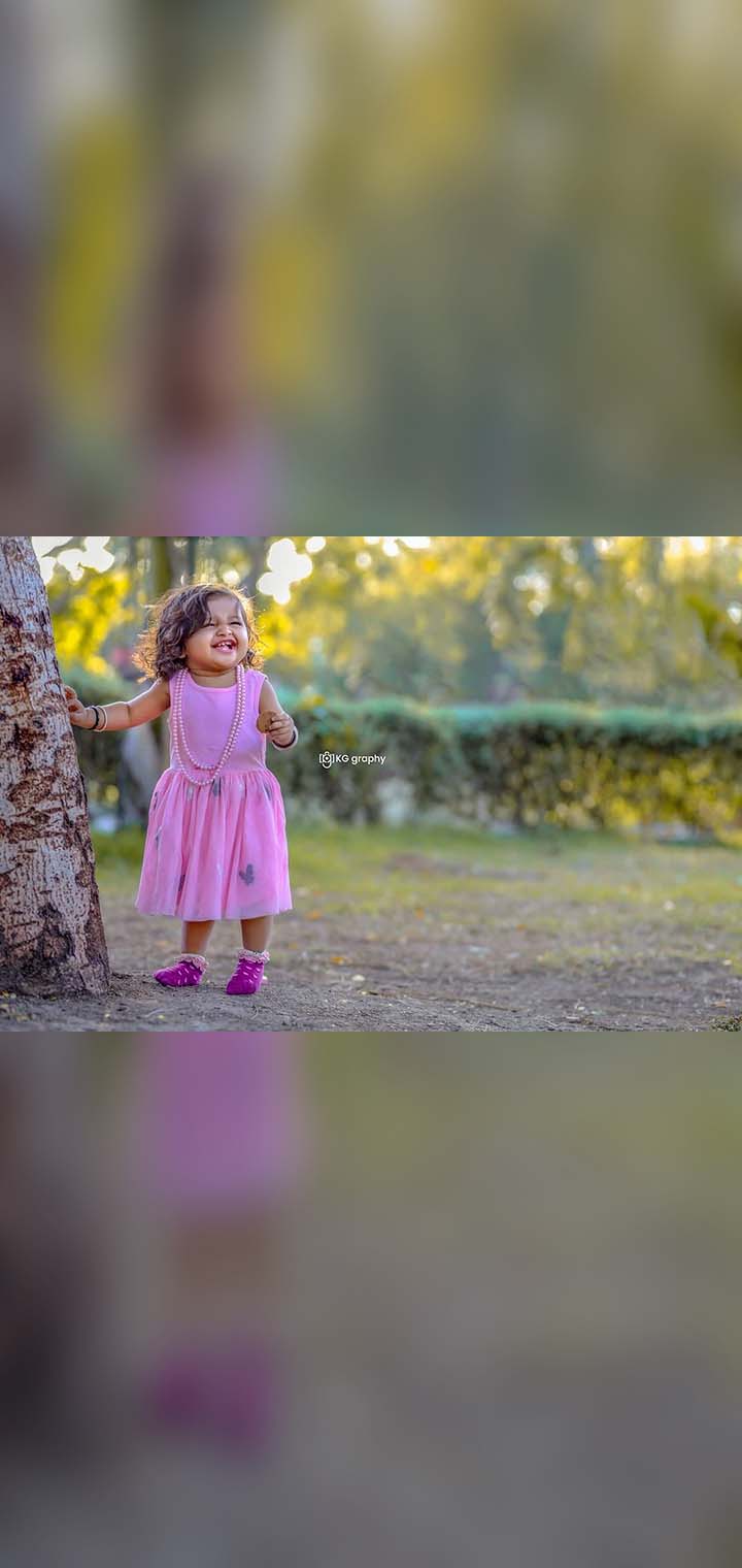 KG graphy Pose Image