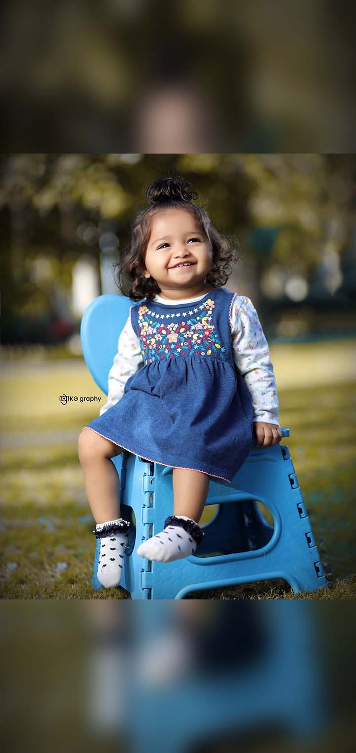 KG graphy Pose Image