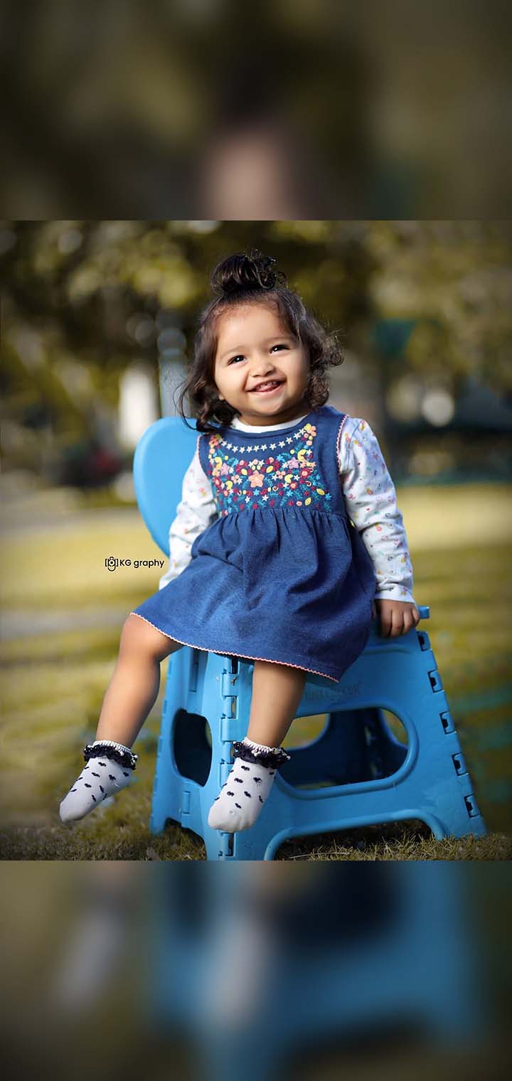 KG graphy Pose Image