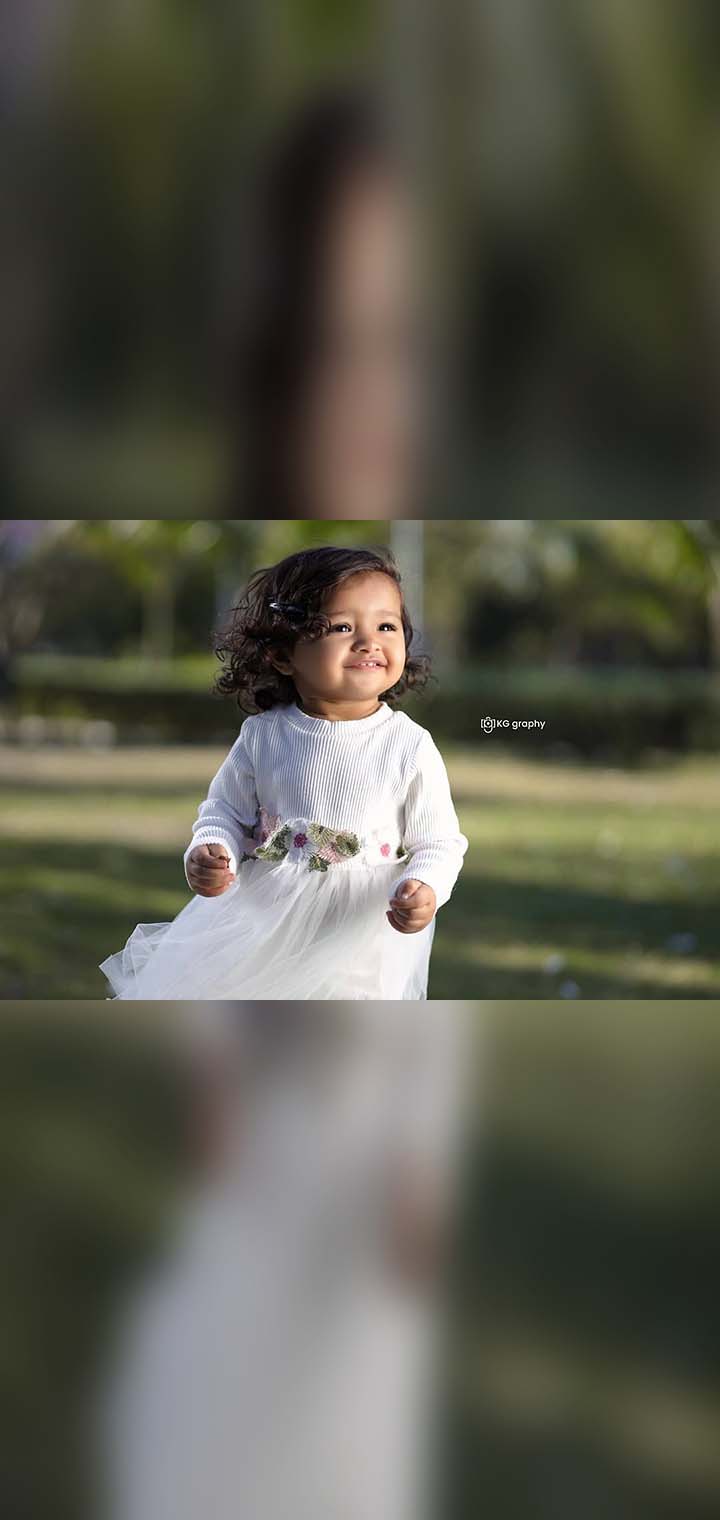 KG graphy Pose Image