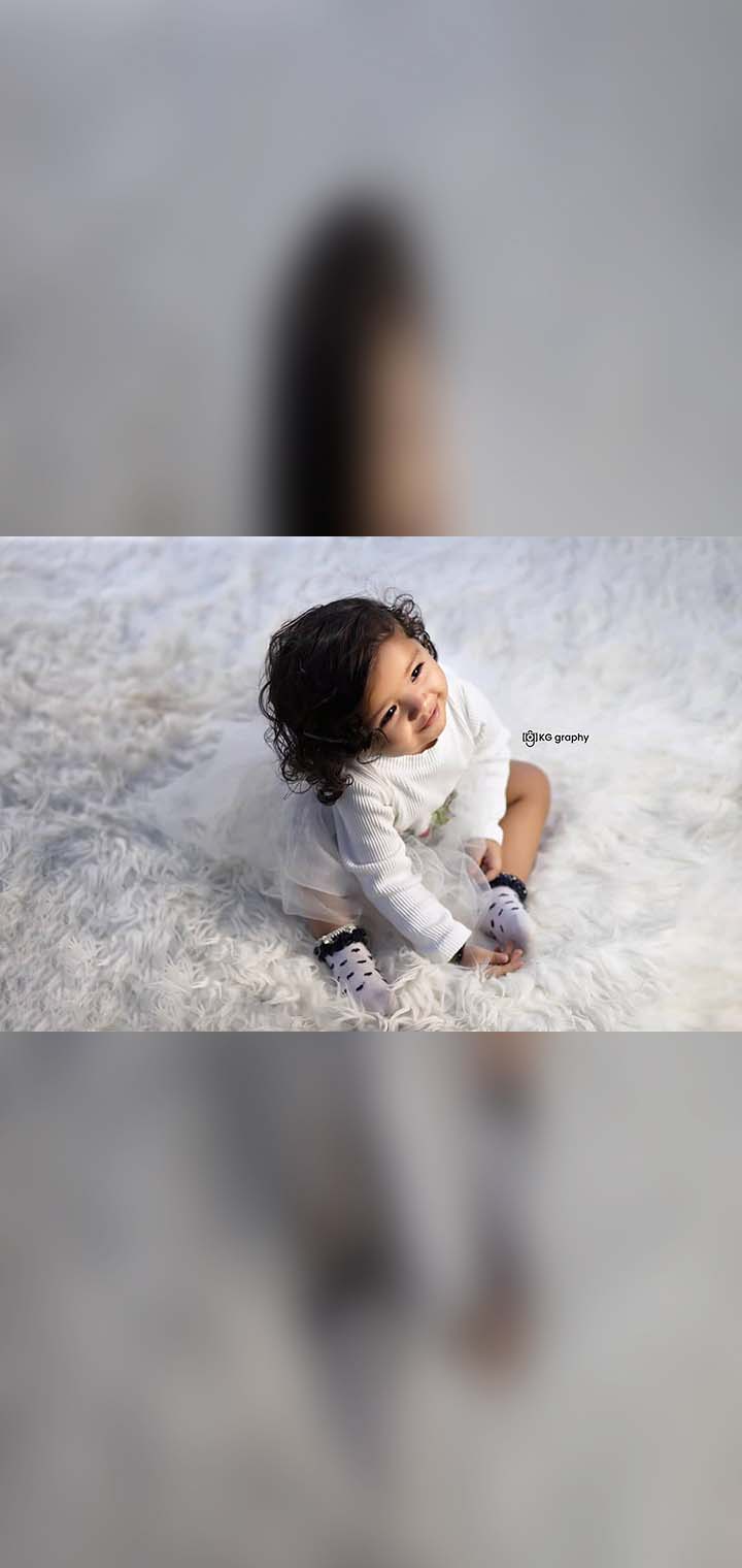 KG graphy Pose Image