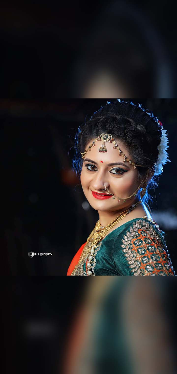 KG graphy Pose Image