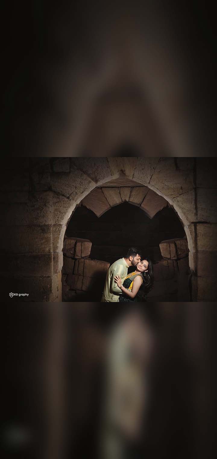 KG graphy Pose Image