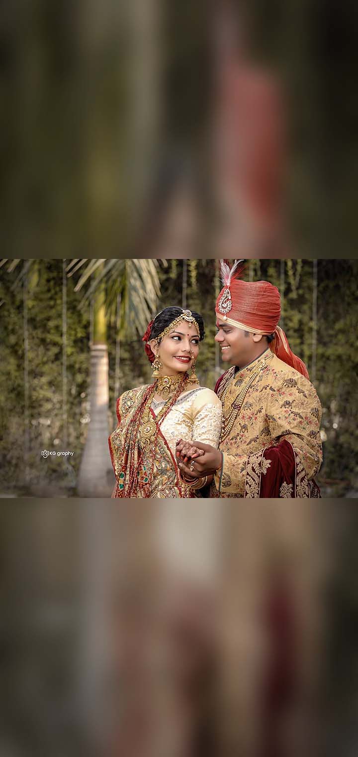 KG graphy Pose Image