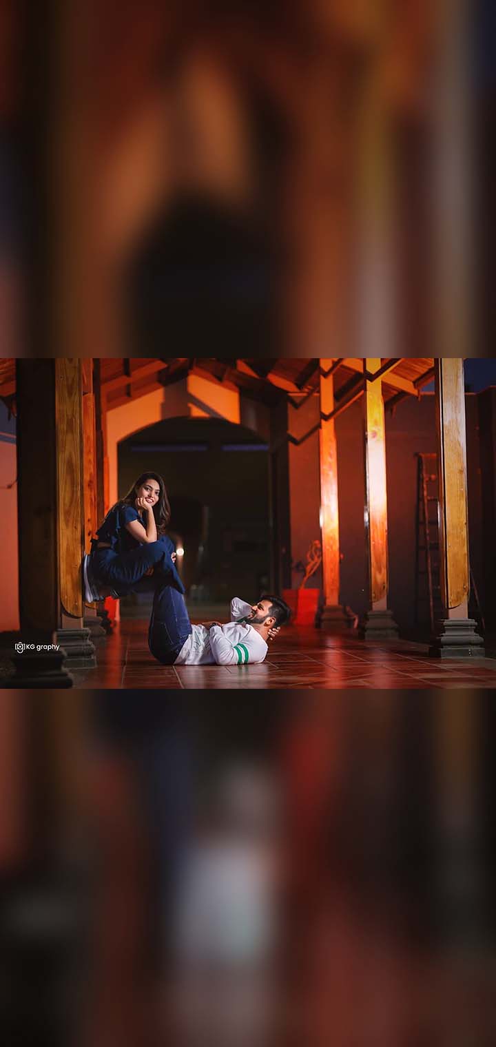 KG graphy Pose Image