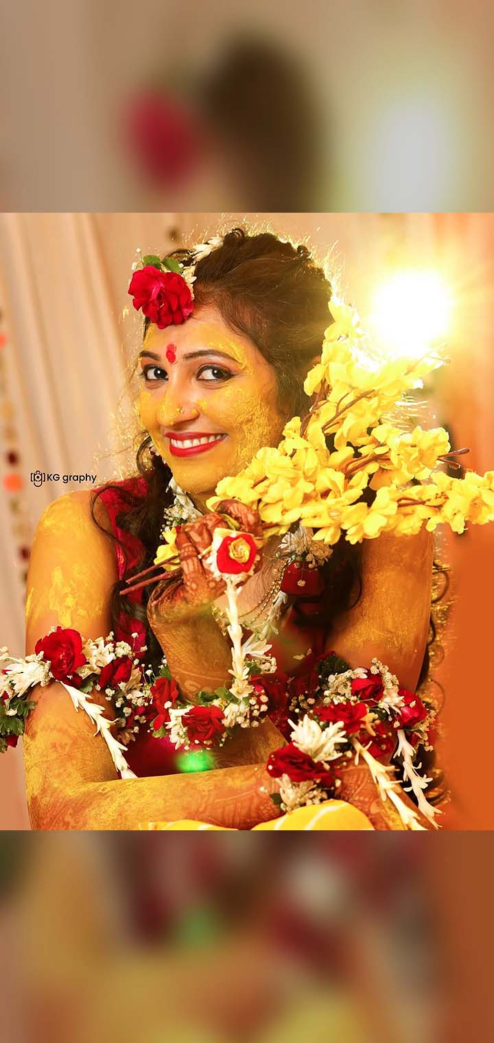 KG graphy Pose Image