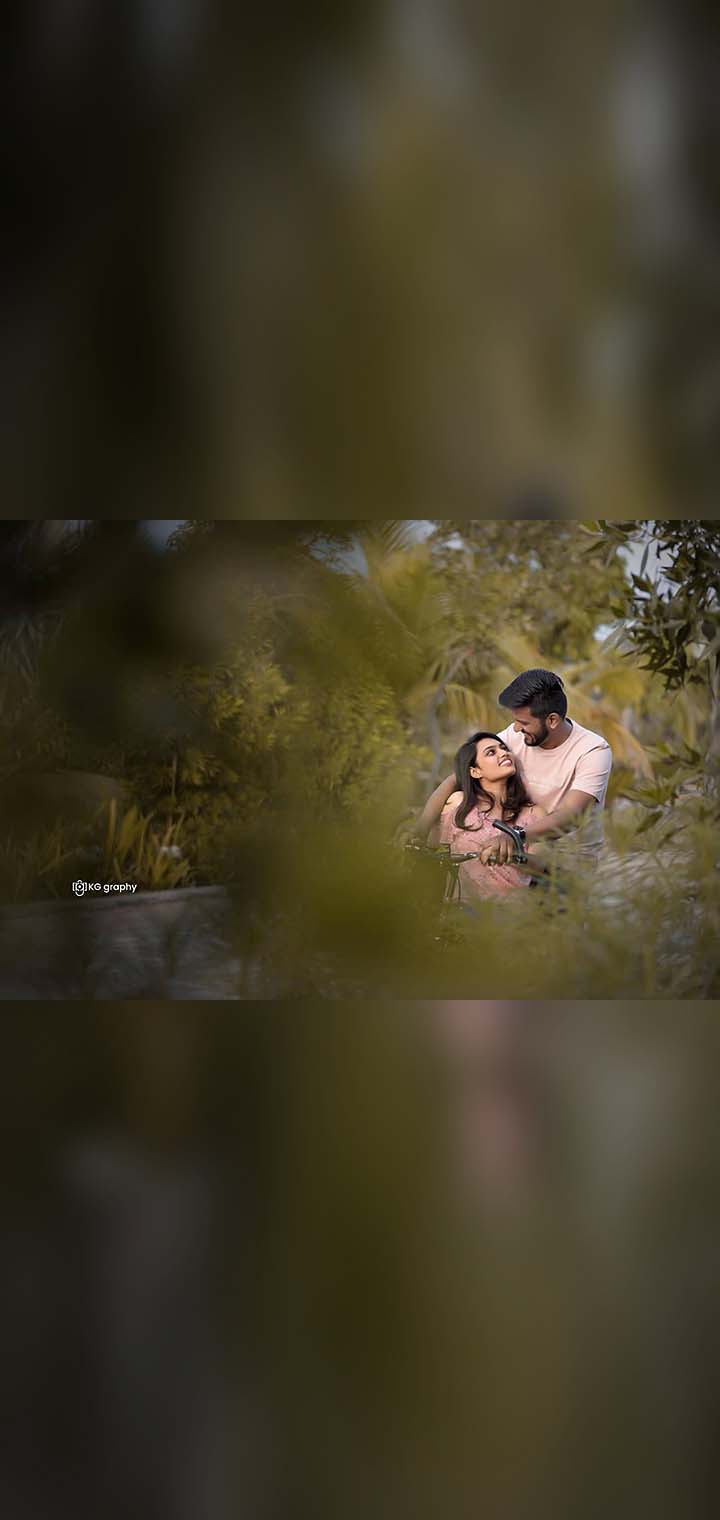 KG graphy Pose Image