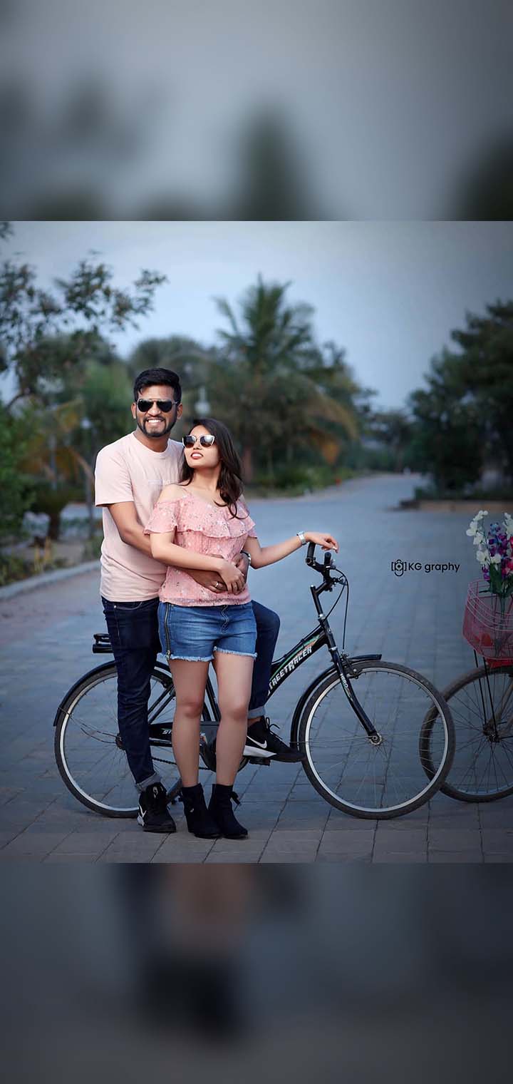 KG graphy Pose Image