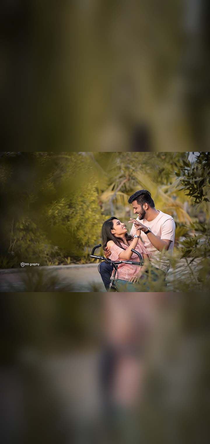 KG graphy Pose Image