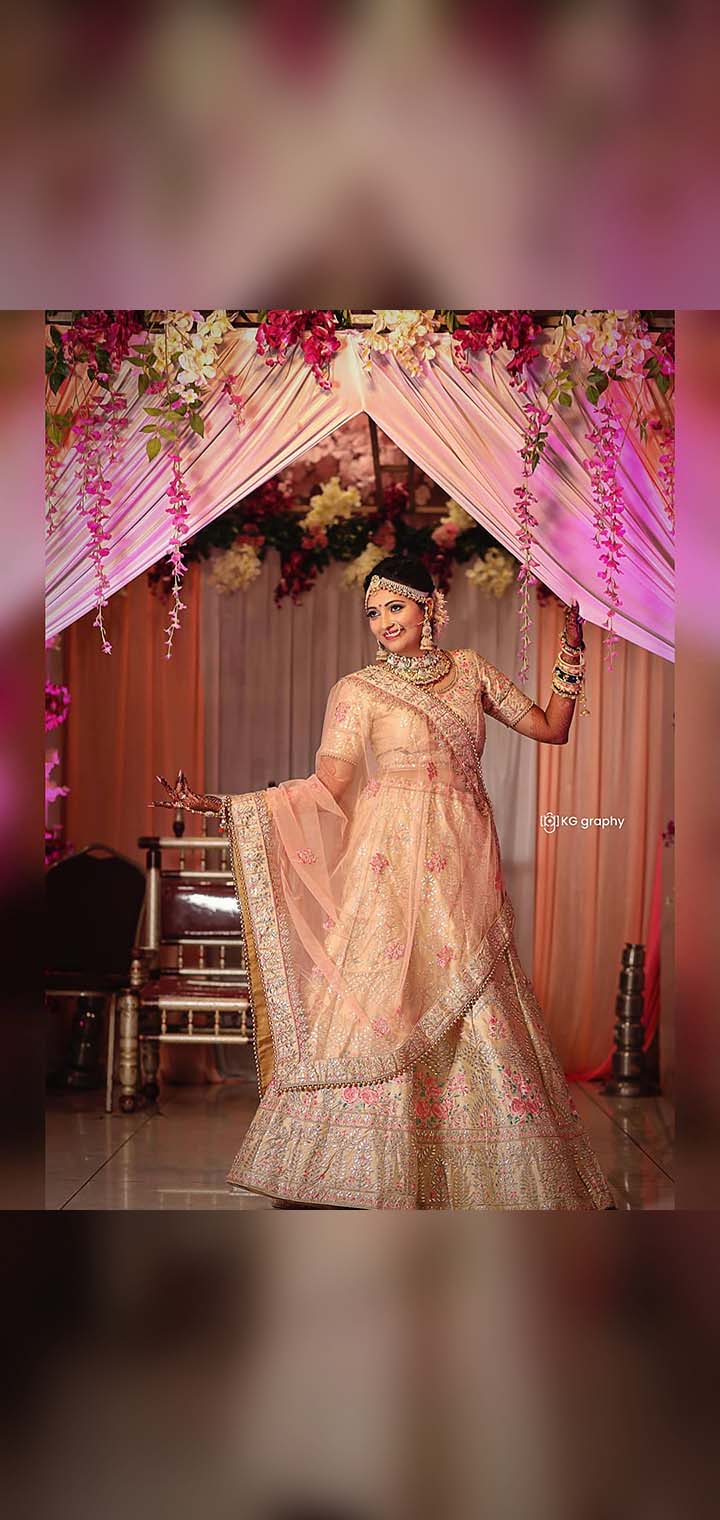 KG graphy Pose Image