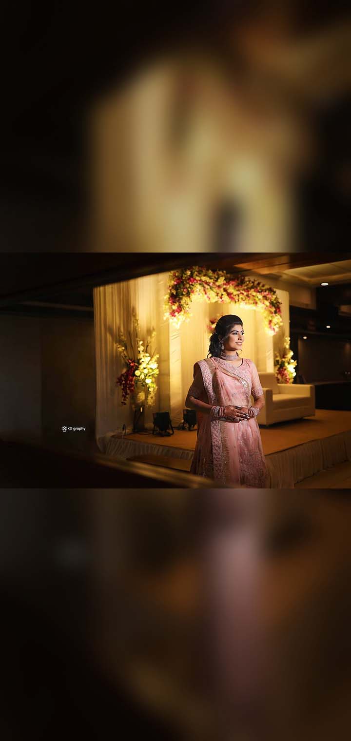 KG graphy Pose Image