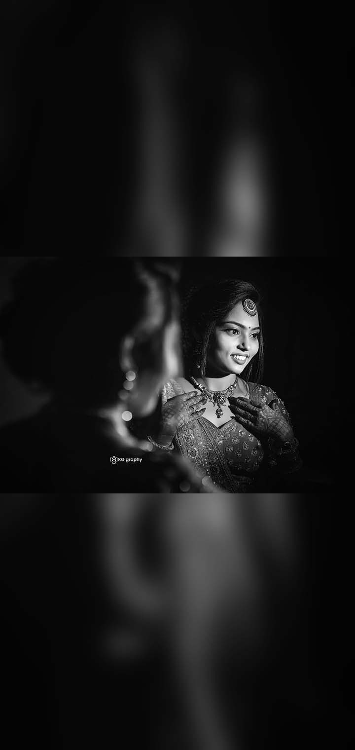 KG graphy Pose Image