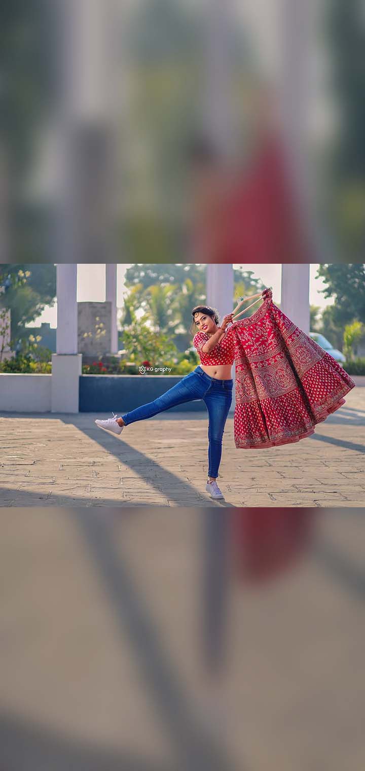 KG graphy Pose Image