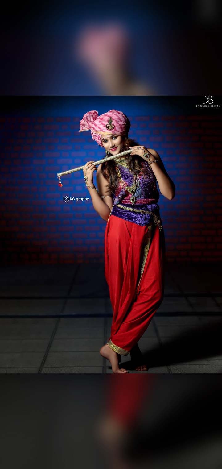 KG graphy Pose Image