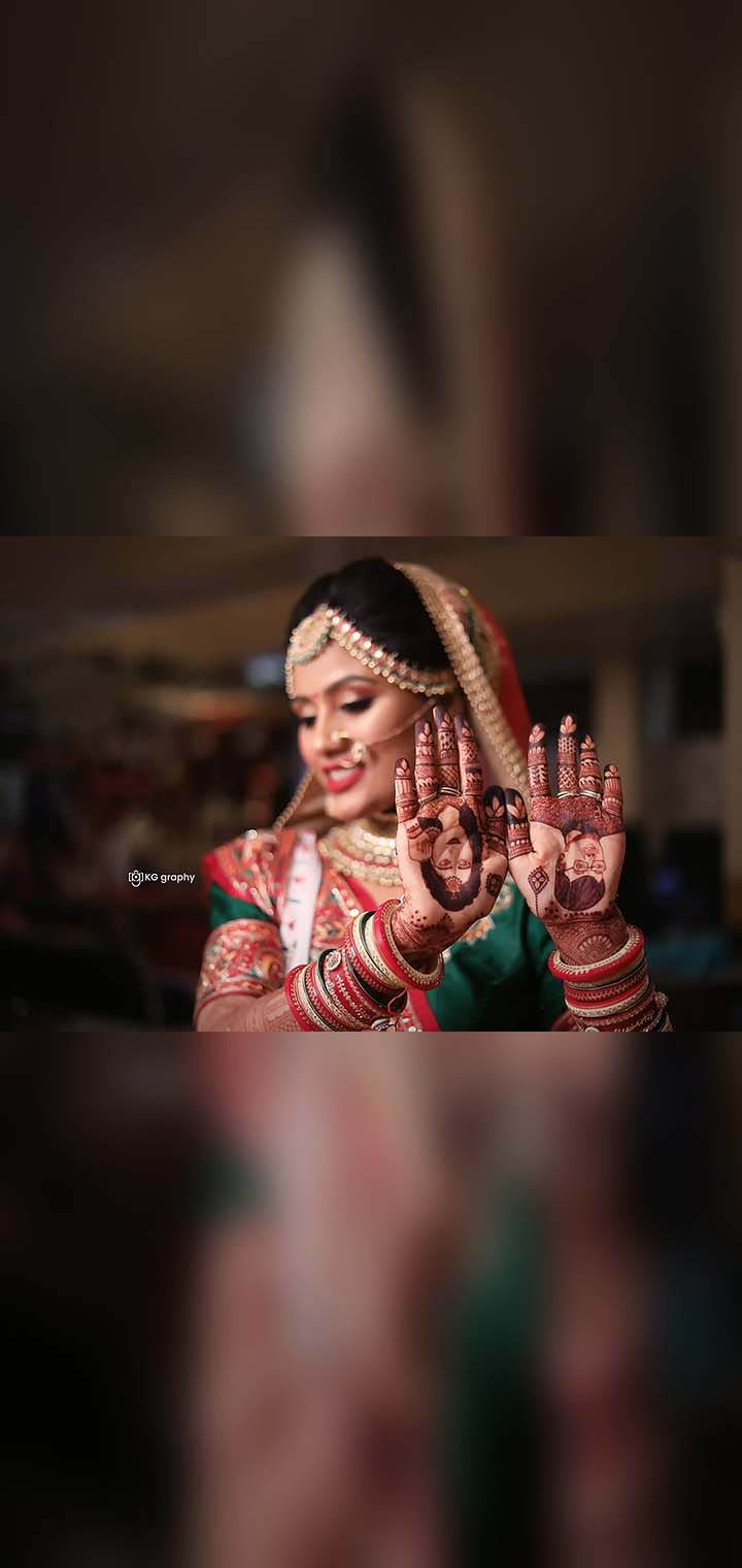 KG graphy Pose Image