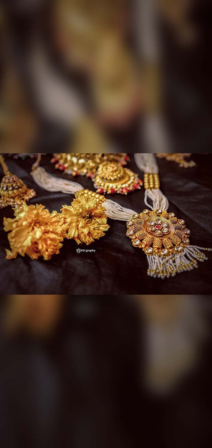 KG graphy Pose Image