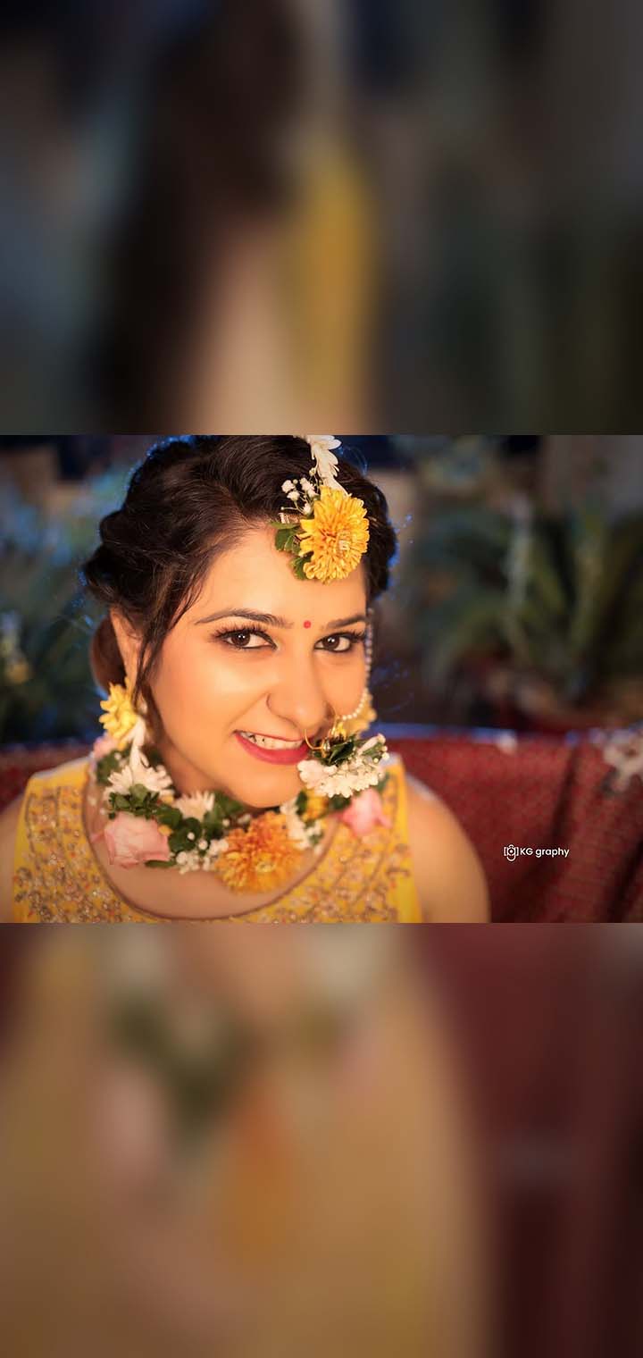 KG graphy Pose Image