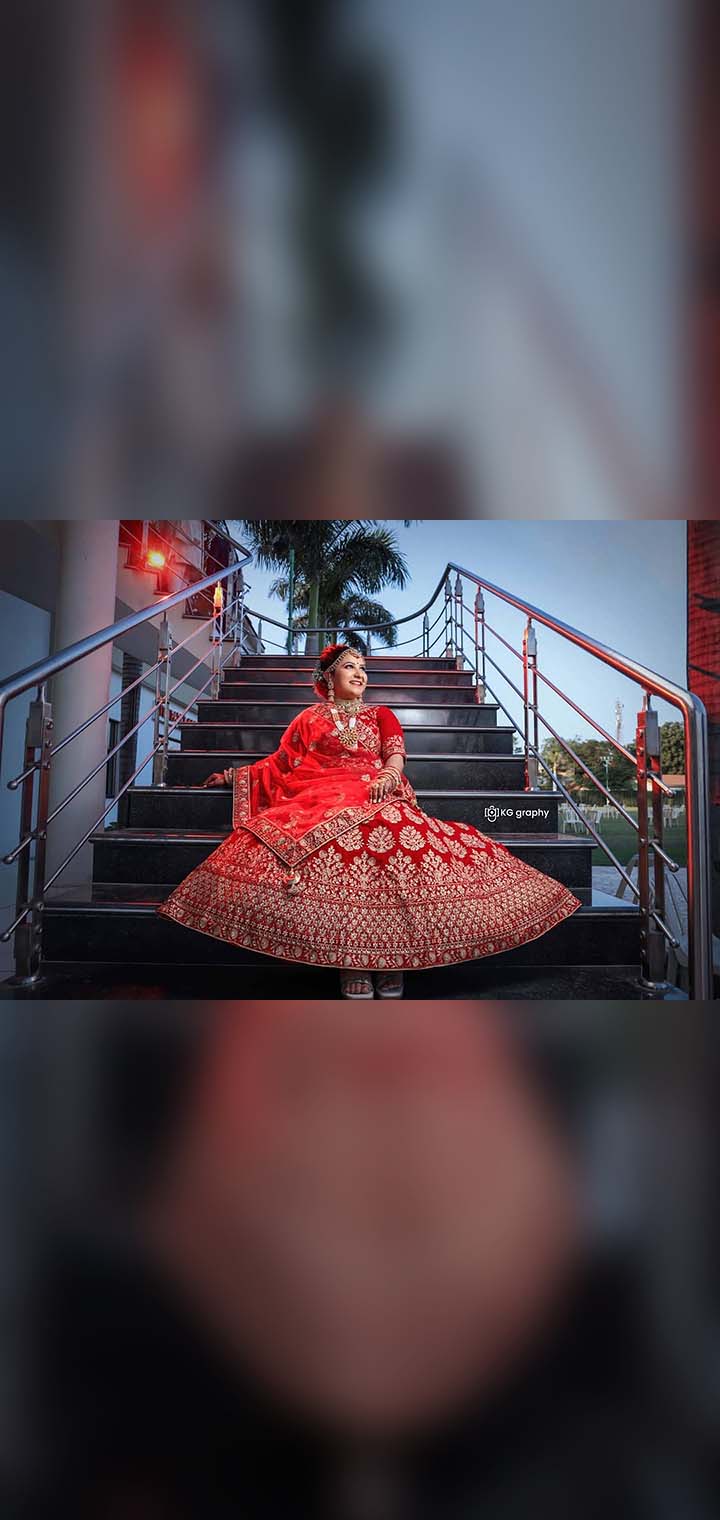 Dums Technlogy Pose Image