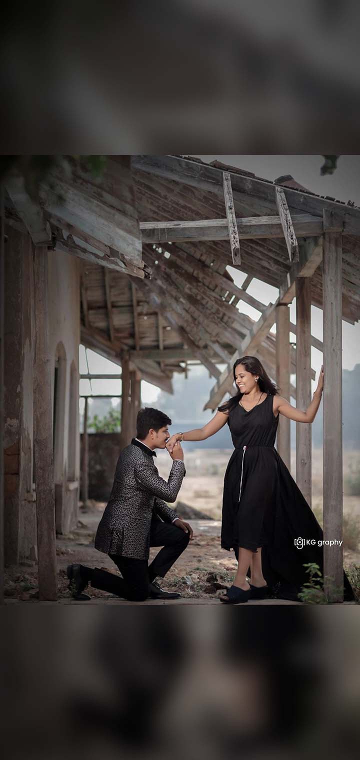 KG graphy Pose Image