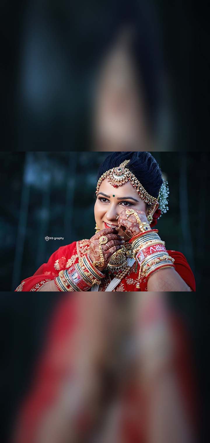 KG graphy Pose Image