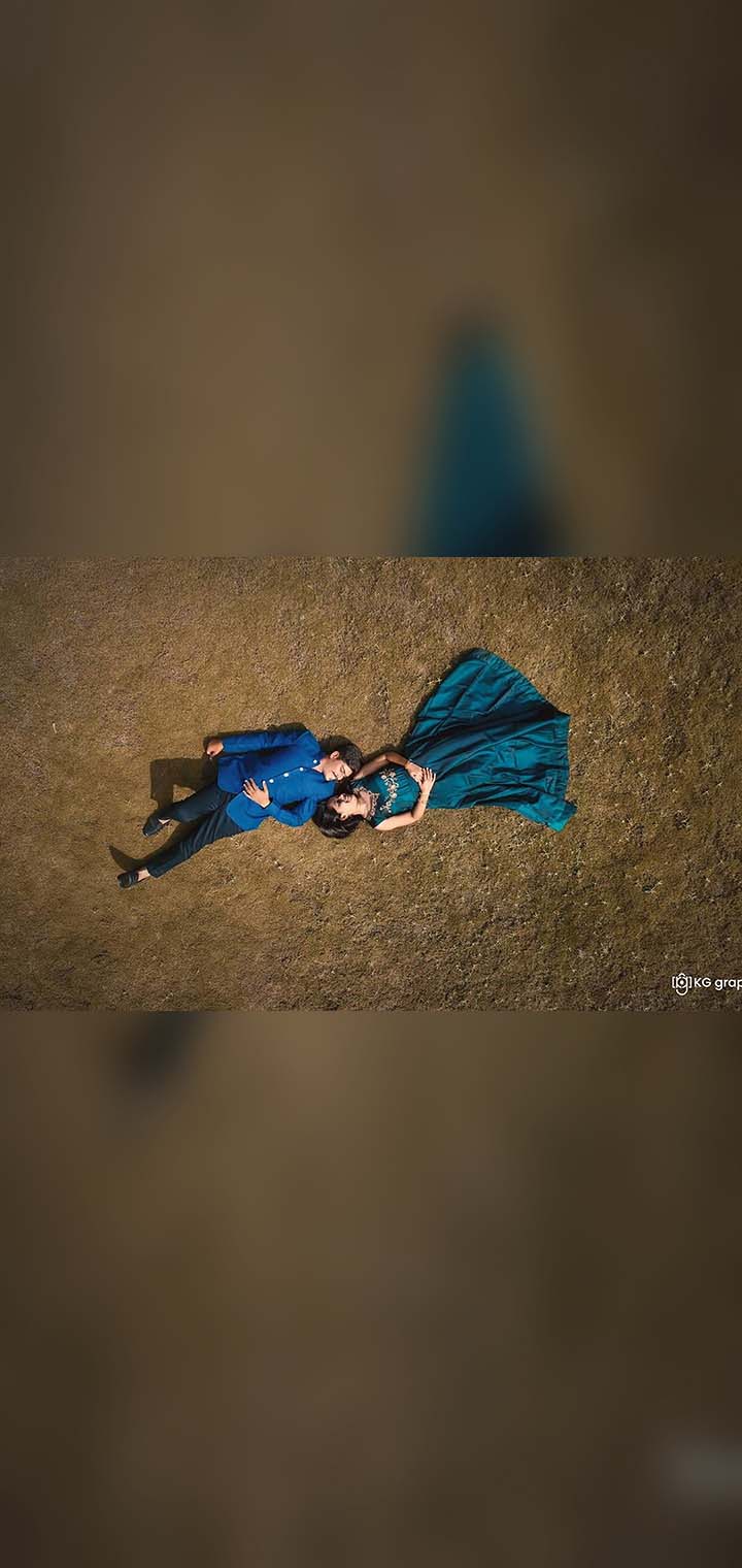 KG graphy Pose Image