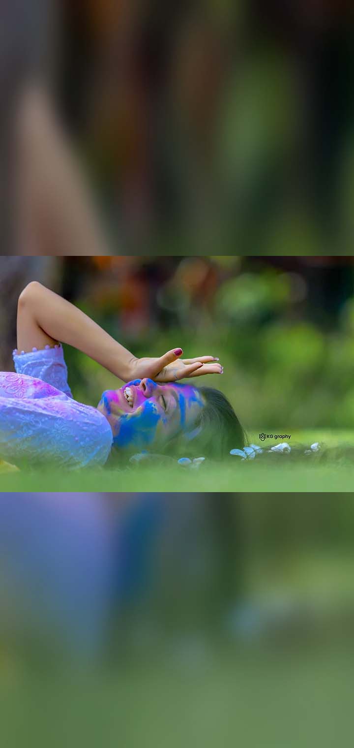 KG graphy Pose Image
