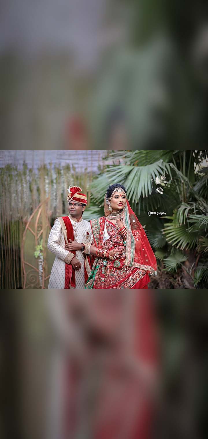 KG graphy Pose Image