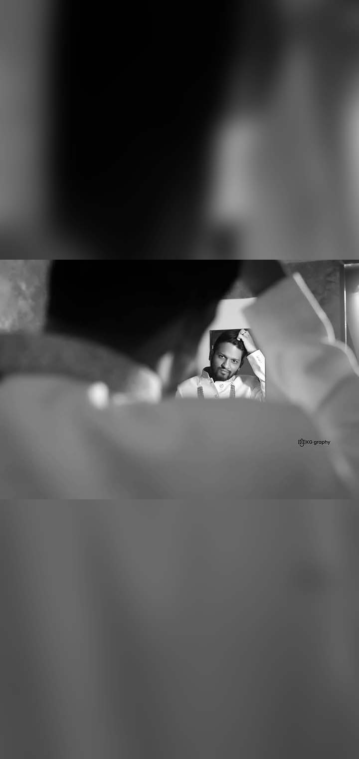 KG graphy Pose Image