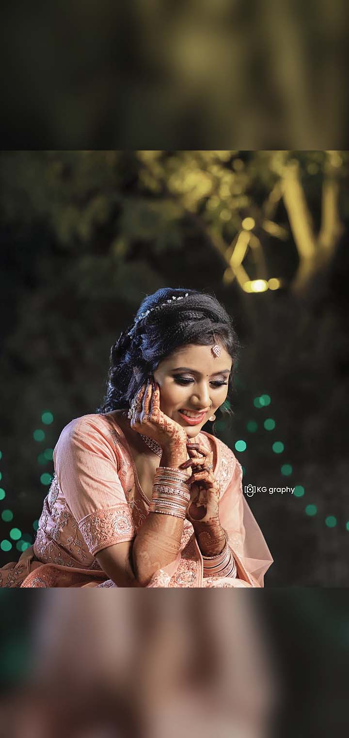 KG graphy Pose Image