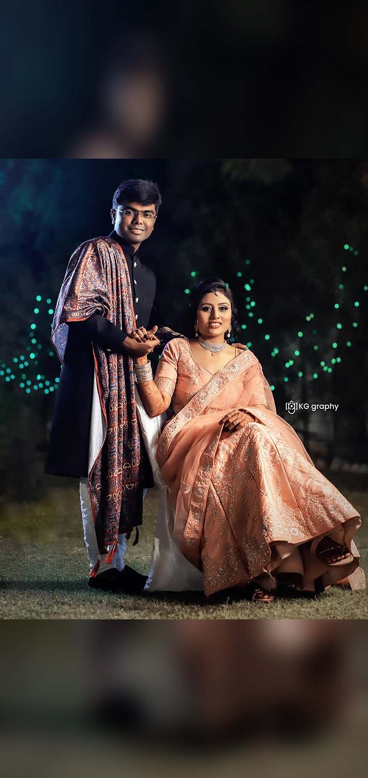 KG graphy Pose Image