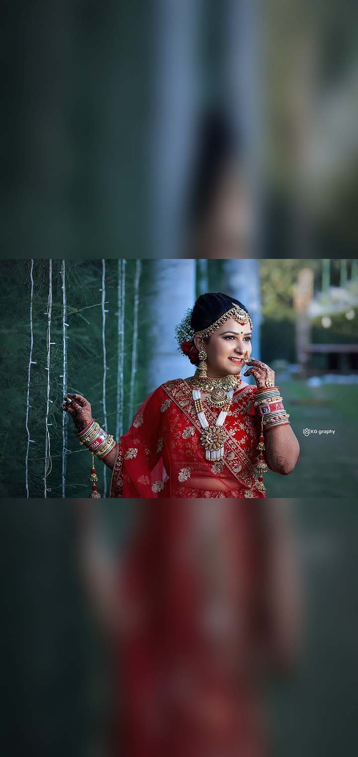 KG graphy Pose Image