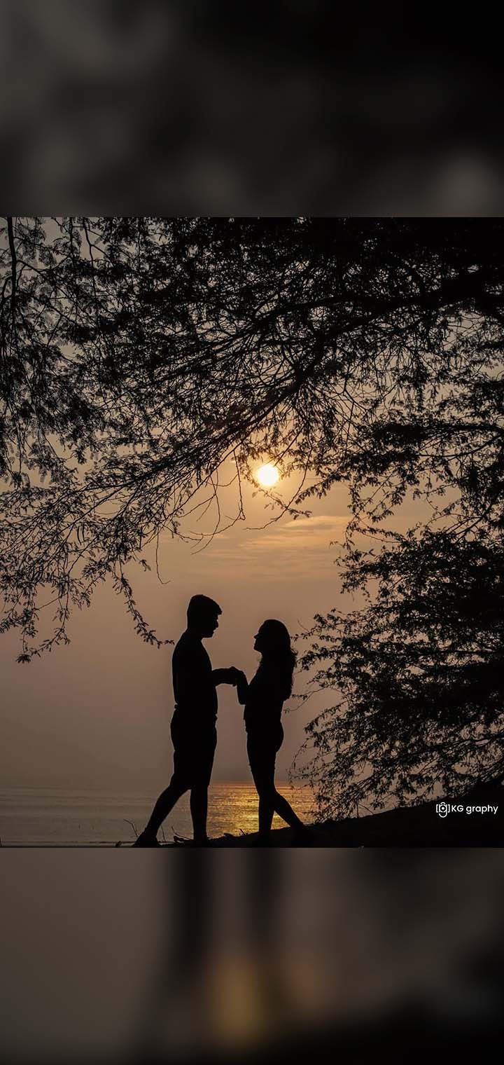 KG graphy Pose Image