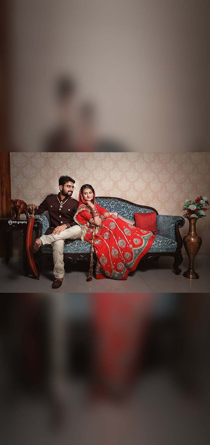 KG graphy Pose Image