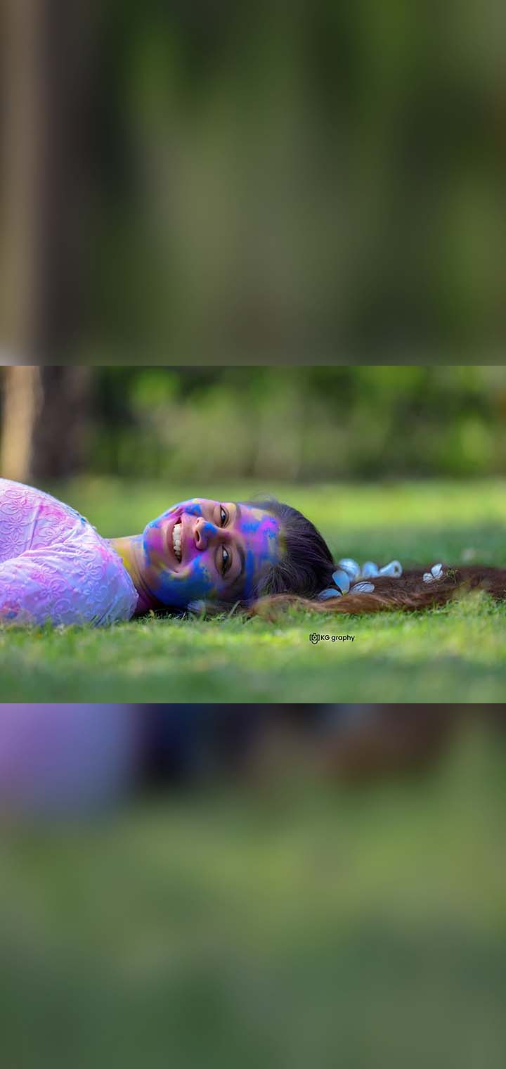 KG graphy Pose Image