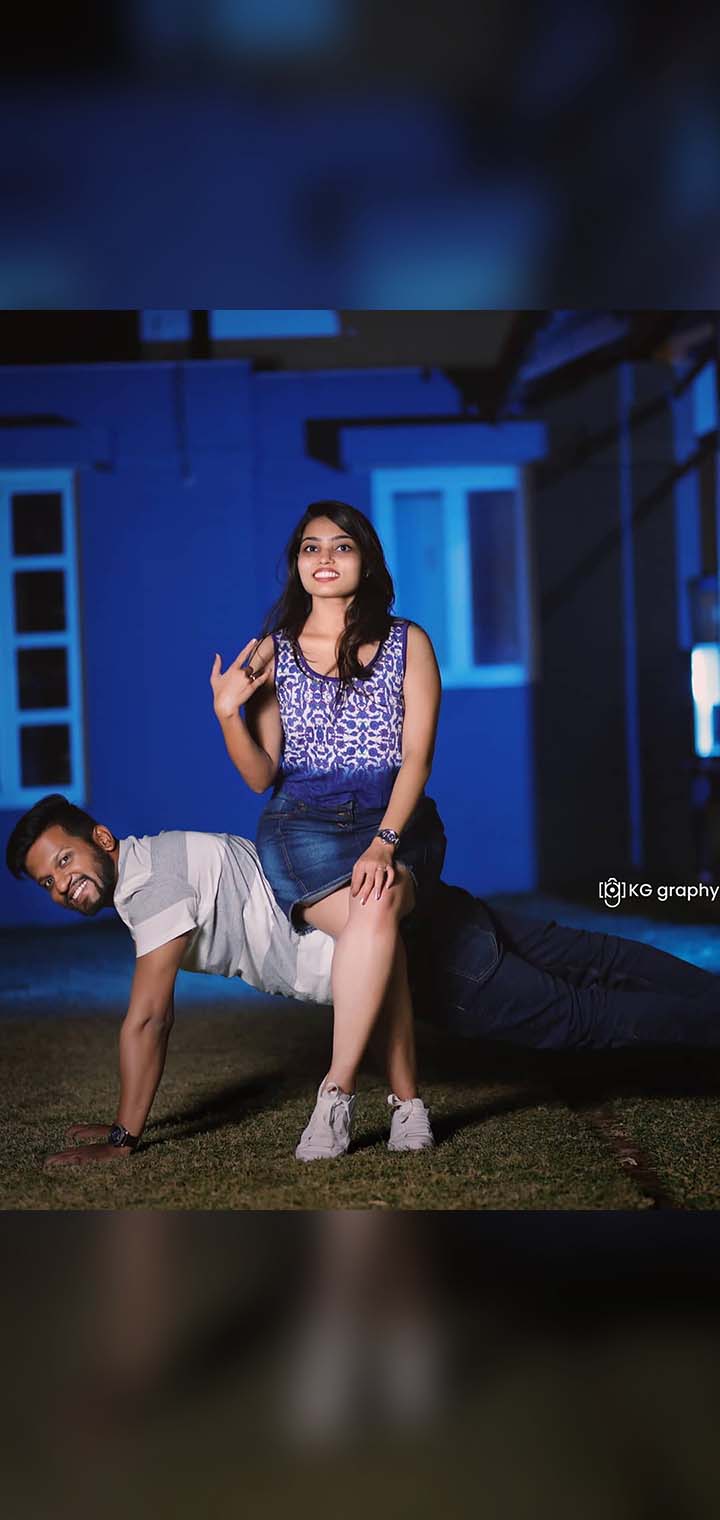 KG graphy Pose Image