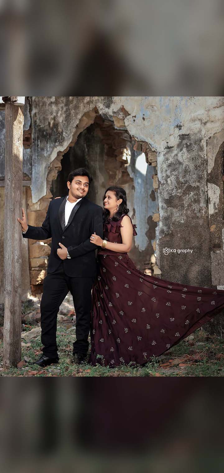 KG graphy Pose Image