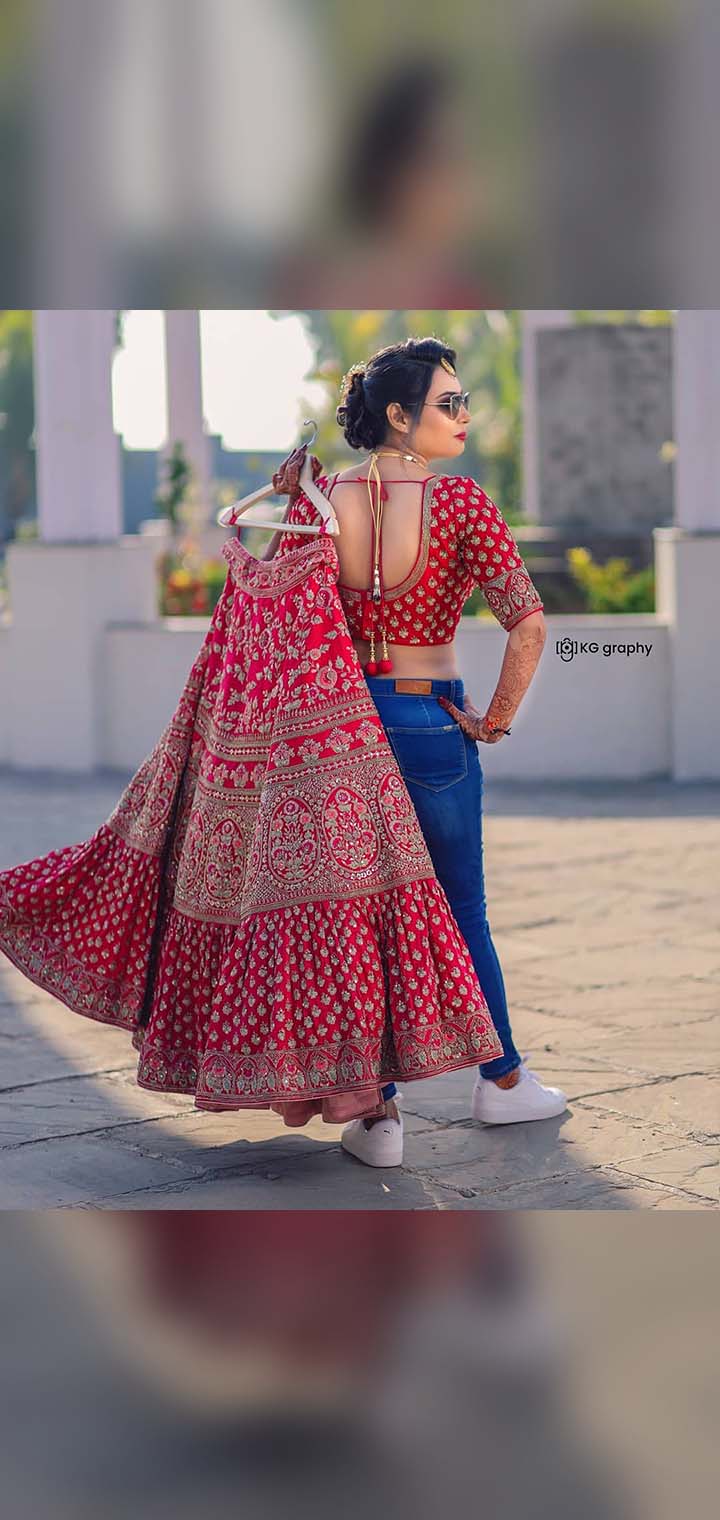 KG graphy Pose Image