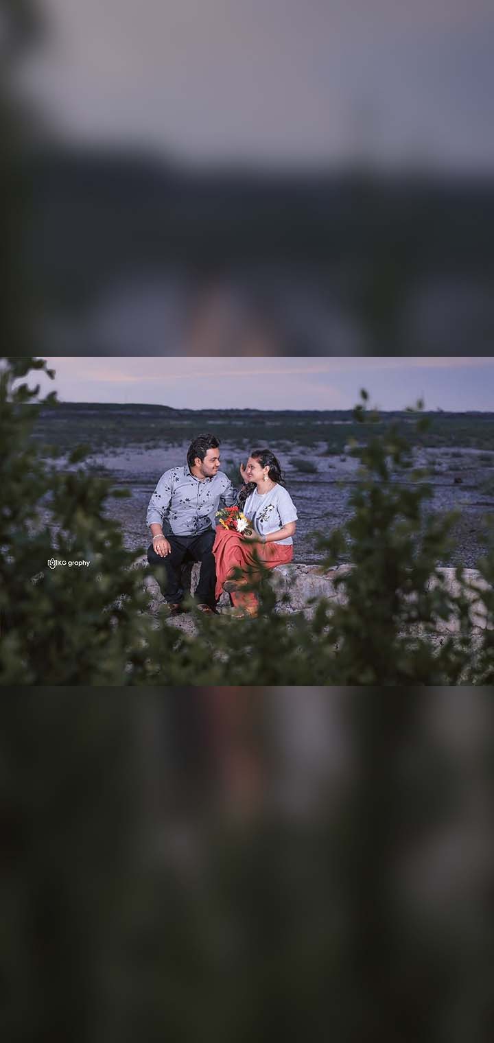 KG graphy Pose Image