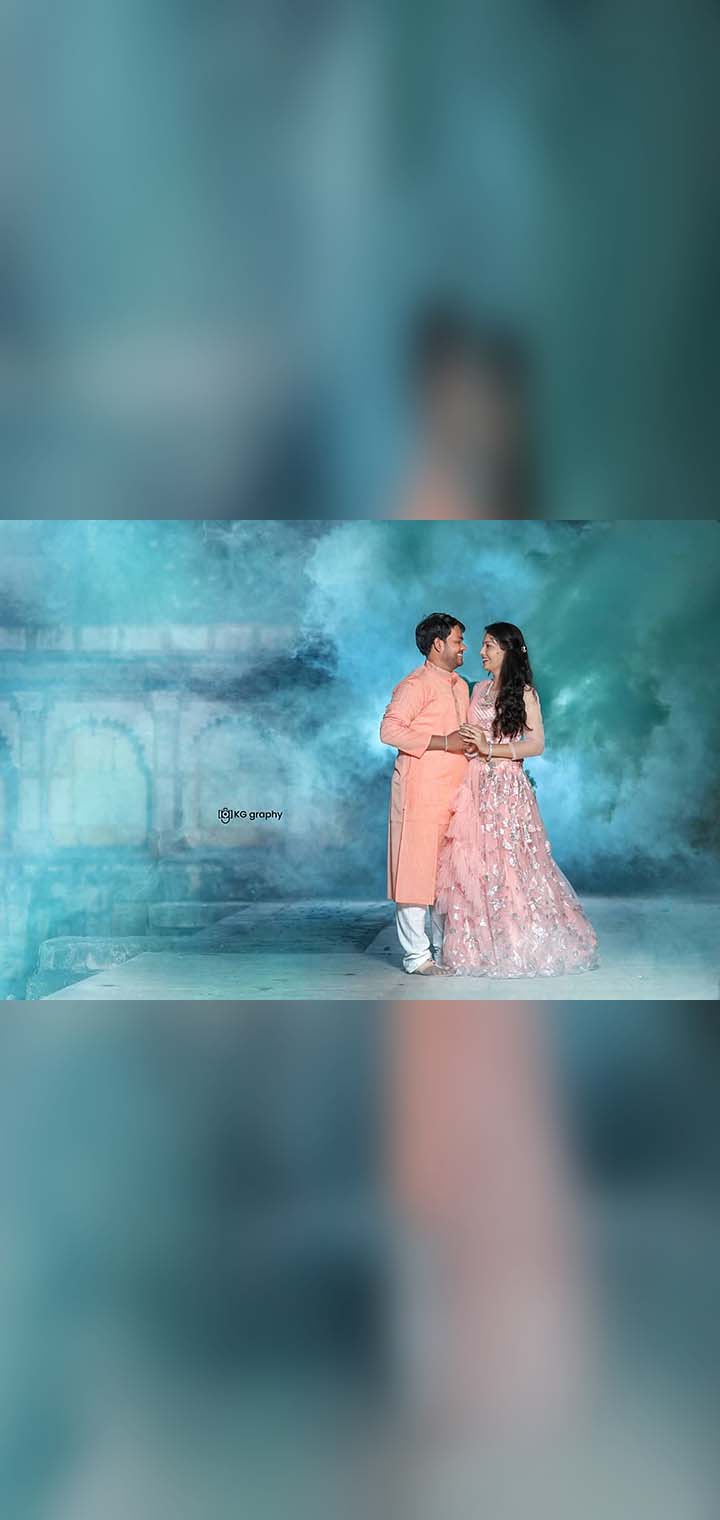 KG graphy Pose Image