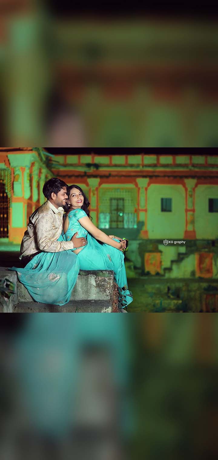 KG graphy Pose Image