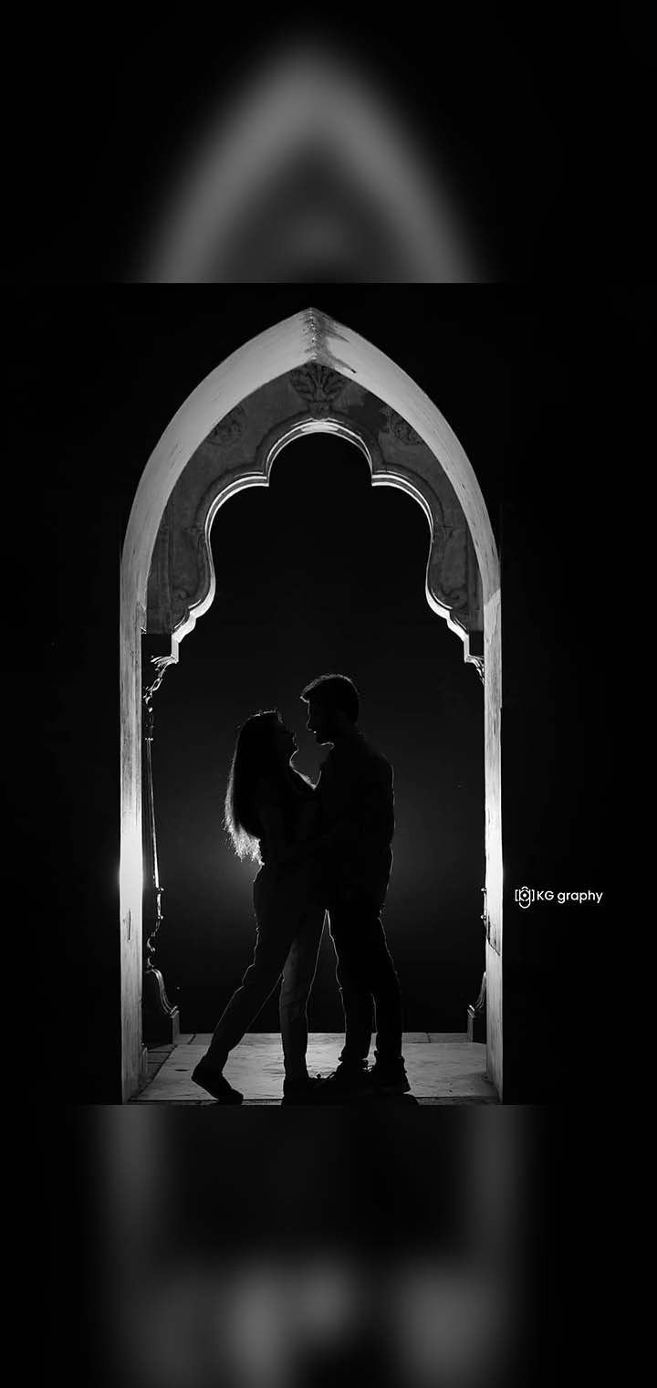 KG graphy Pose Image