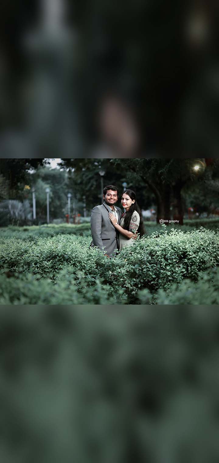 KG graphy Pose Image