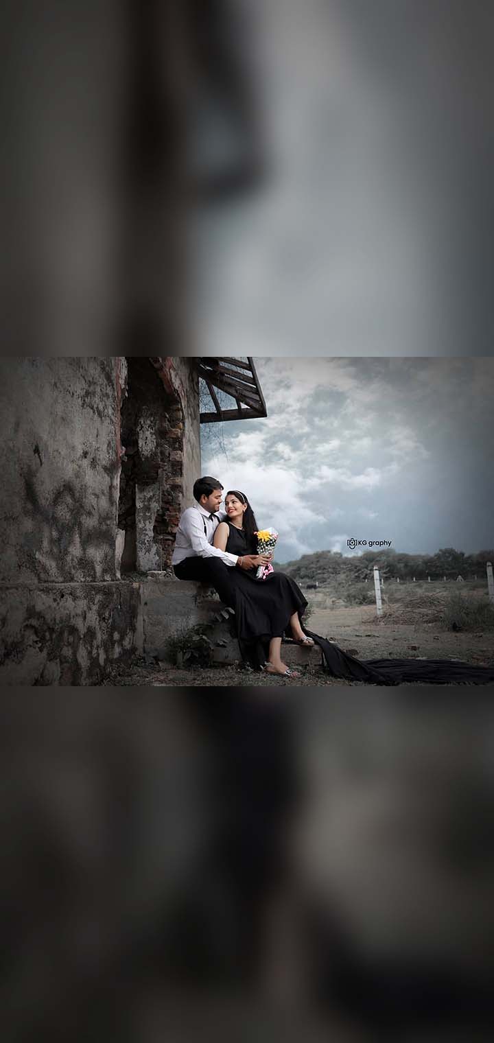 KG graphy Pose Image