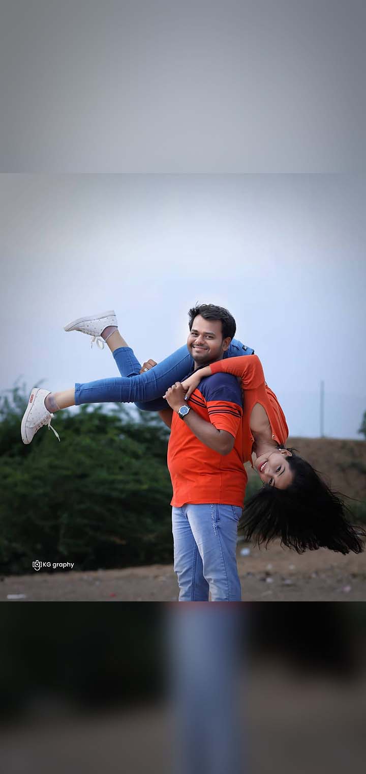 KG graphy Pose Image