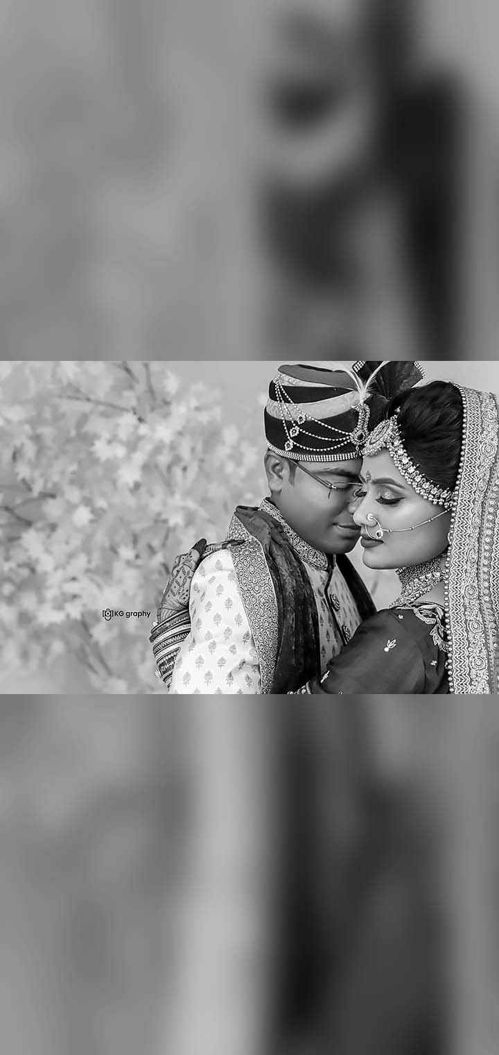 KG graphy Pose Image