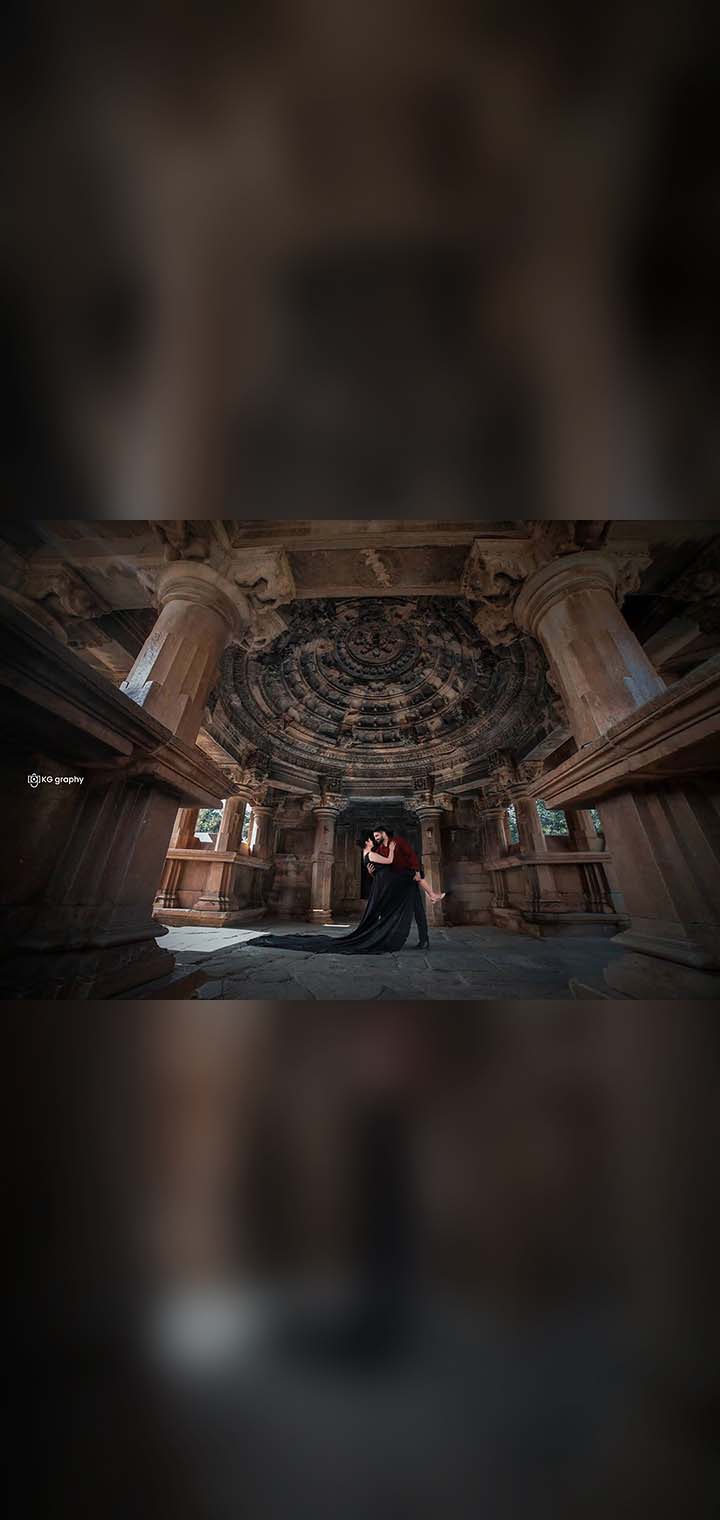 KG graphy Pose Image