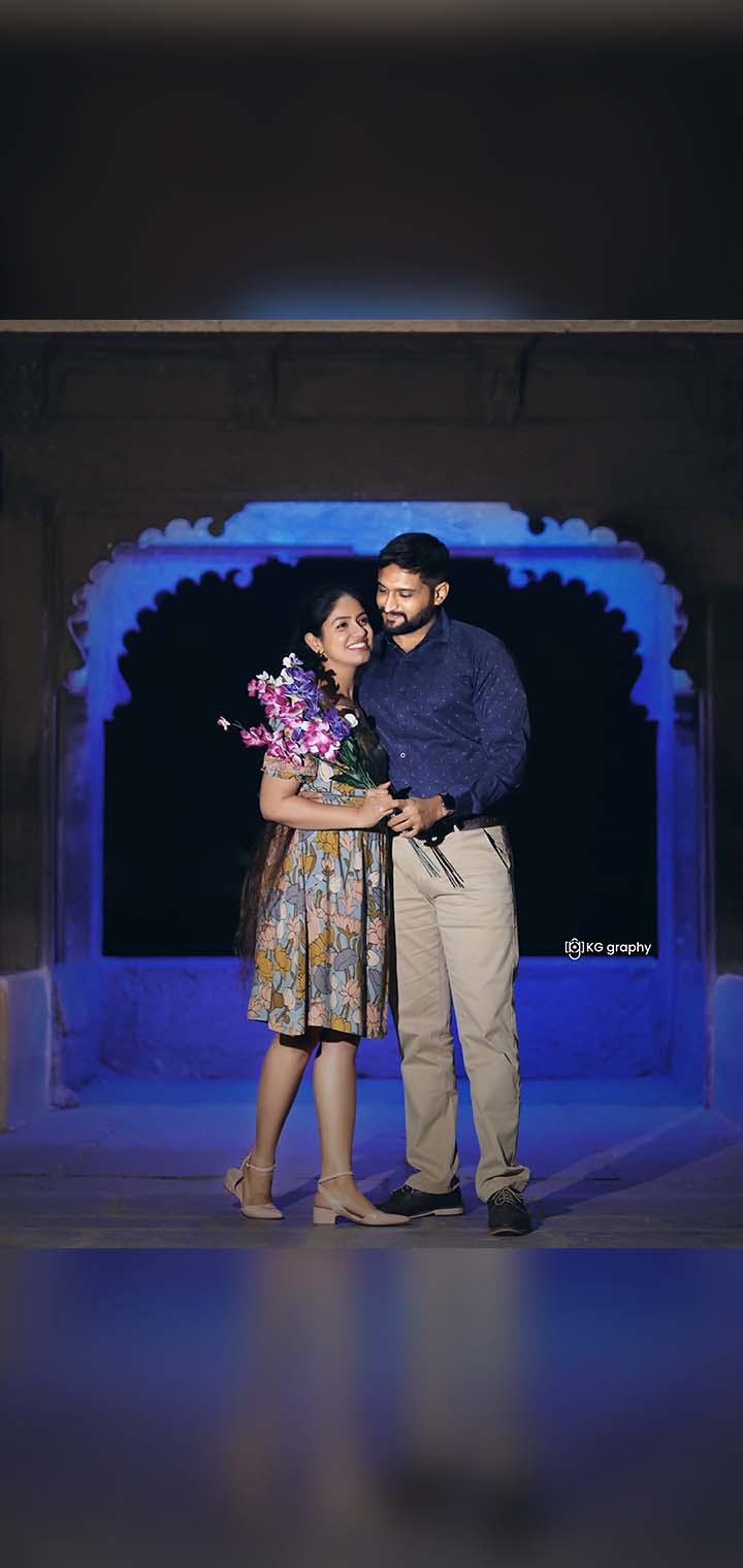 KG graphy Pose Image